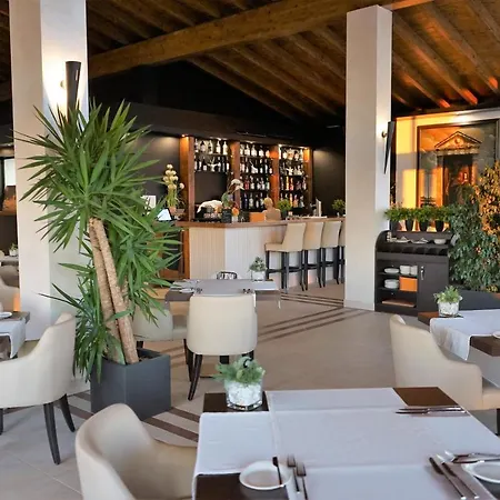 Vmg Horse Ranch Hotel